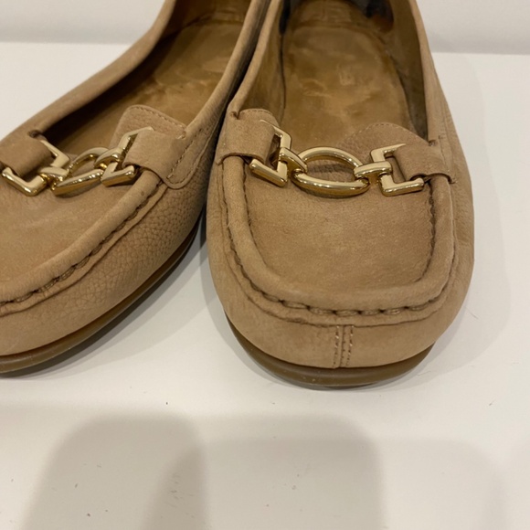 Aerosoles Tan Buckle Flat Loafer Size 7 - Picture 2 of 5